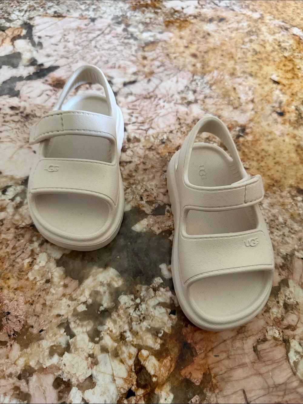 UGG Kids Off-White Double-Strap Velcro Sandals